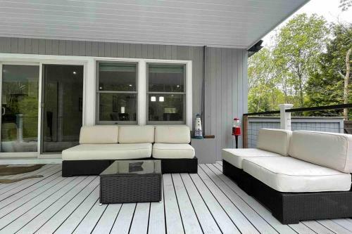 East Hampton Summer Home With Pool & Hot Tub