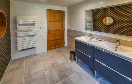 Nice Home In Kerlouan With Wifi And 5 Bedrooms