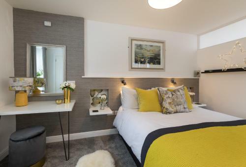 Bijou Romantic Retreat, Whitby Centre