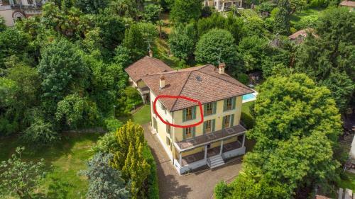 Hostal La Camera Con Vista Lago Al Secondo Piano Della Villa Isabella