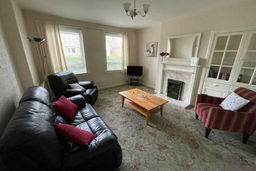 Apartamento 2 Bedroom Ground Floor Flat With Enclosed Gardens