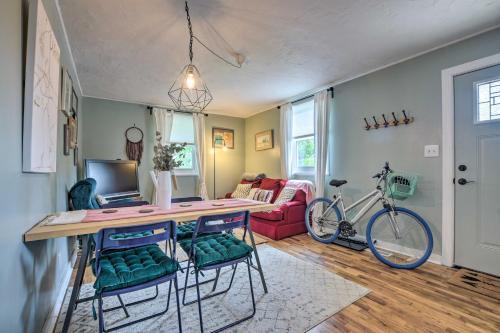 Eclectic Durham Home With Deck Less Than 2 Mi To Dtwn!