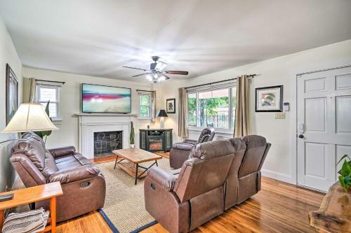 Spacious Home With Game Room And Backyard Lounge!