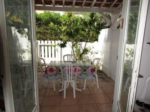 Jolie Villa Mitoyenne Situ�e � 250 M de La Plage