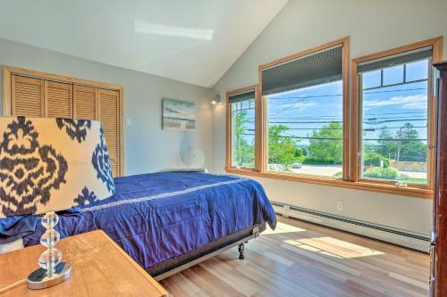 Charming Narragansett Retreat With Coastal View