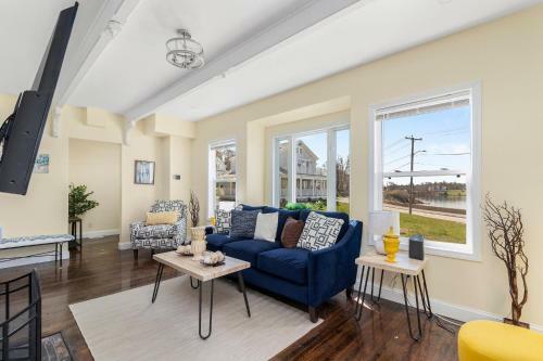 Spacious Coastal Tiverton Waterfront Getaway Cottage