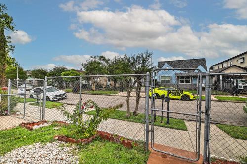 Unique Houston Getaway About 1 Mi To Downtown!
