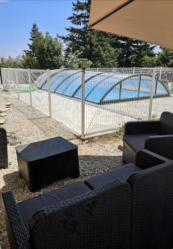 Gite Atypique Avec Piscine Couverte Et Chauffee