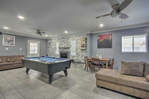 Ultimate Phoenix Group Getaway Patio And Pool!