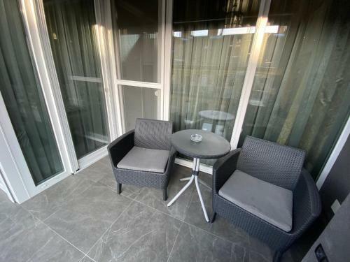 Noir Silvery Apartman