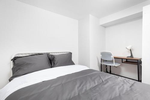 Hostal Individual Rooms For Rent In Shared House