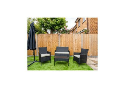 Charming 4-bedroom House With Garden