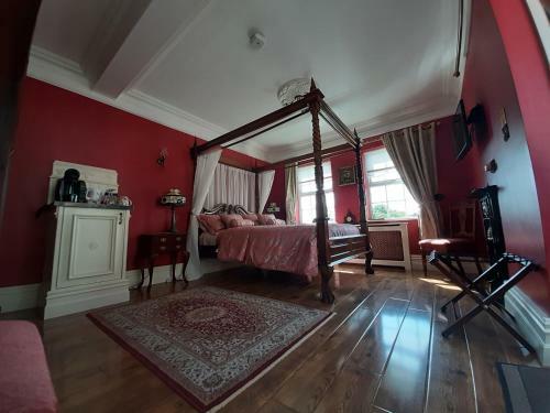 Riverside Lodge B&B
