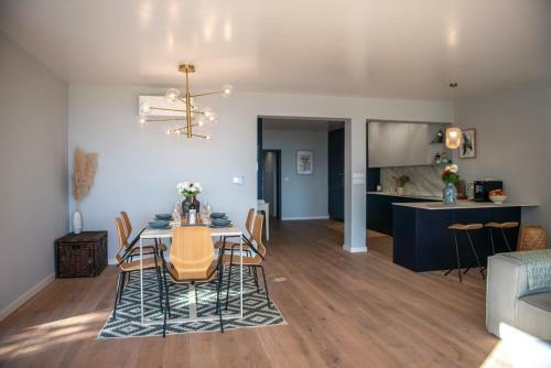 Luxury 2-bedroom Apartment With Panomaric Sea View