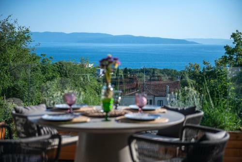 Luxury 2-bedroom Apartment With Panomaric Sea View