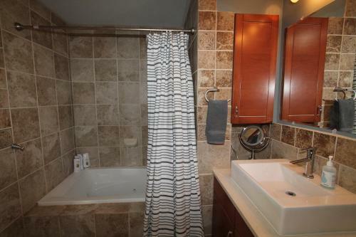 Whetstone Wonder Amazing Views Large Deck Hot Tub Pet Friendly Shuttle