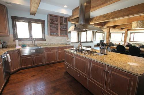Whetstone Wonder Amazing Views Large Deck Hot Tub Pet Friendly Shuttle