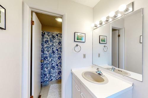 Kings Grant --- 40084 Grant Drive, Unit 72