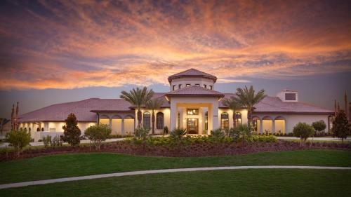 Dream Escape Large Home Located In Champion Gates
