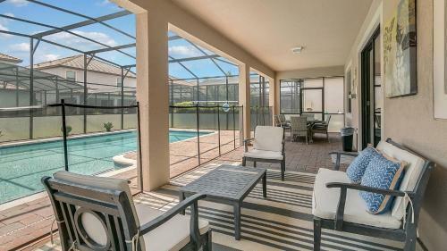 Dream Escape Large Home Located In Champion Gates