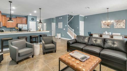 Dream Escape Large Home Located In Champion Gates