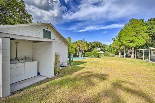 Cozy Zephyrhills Home With Large Yard And Deck!