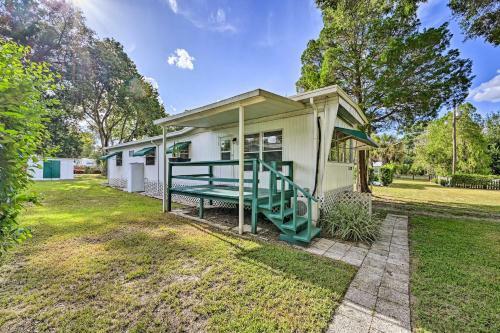 Cozy Zephyrhills Home With Large Yard And Deck!