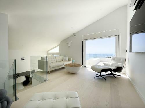 Villa Al Mar With Pool In Estepona