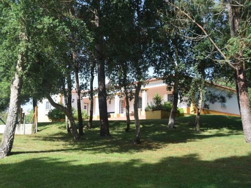 Luxurious Villa In Caldas Da Rainha With Swimming Pool