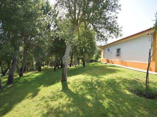 Luxurious Villa In Caldas Da Rainha With Swimming Pool