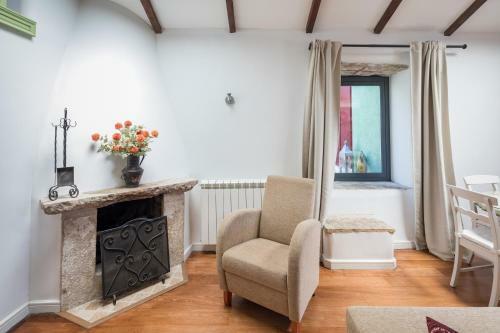 Stylish Guesthouse With Pool In Natural Park