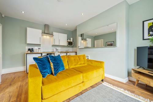 Host Apartments - Georgian Quarter Cosy Retreat