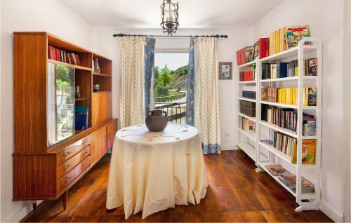 Nice Home In B�rcena De Ebro With Wifi And 4 Bedrooms
