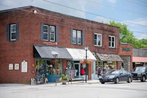 Apartamento Hottub/deck W/ Bar/parking Blueridge@ Main&pine