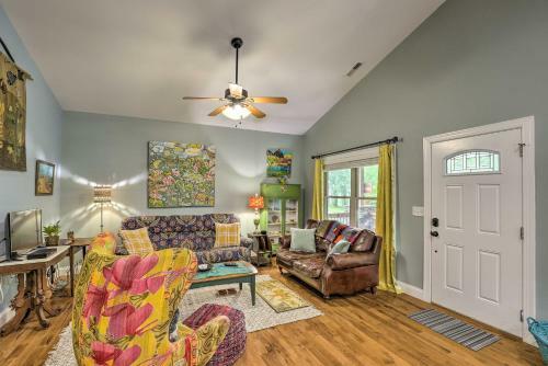 Sun-dappled Home, 3 Mi To Biltmore Estate!