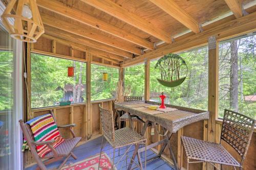 Bright Banner Elk House With Fireplace And Deck!