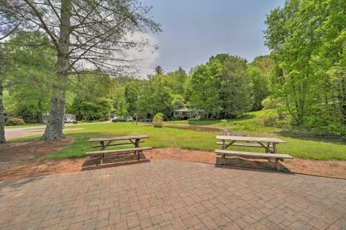 Bright Banner Elk House With Fireplace And Deck!