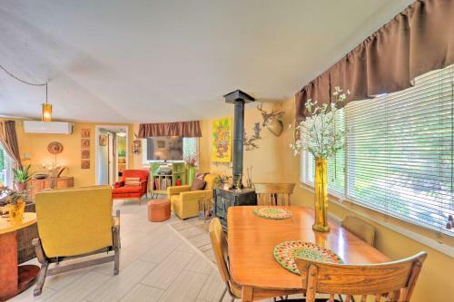 Bright Banner Elk House With Fireplace And Deck!