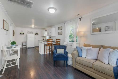 Updated Adorable Bungalow Parking Uptown Area