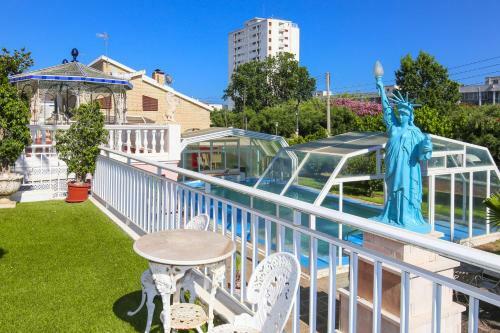 Rosa Villa Planet Costa Dorada