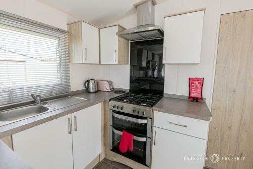 Modern, Picture-perfect, 2-bedroom Home, Parking