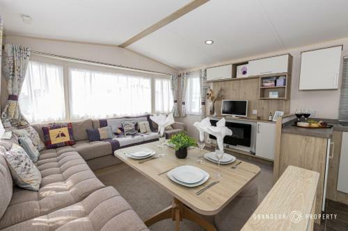 Modern, Picture-perfect, 2-bedroom Home, Parking