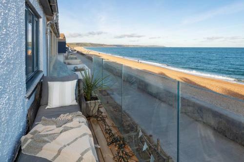 Villa Luxury Beachfront House, Sleeps 12, Free Parking, Devon