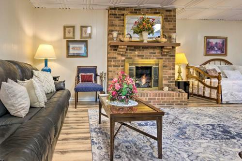 Apartamento Sun-dappled Lenoir Abode With Patio And Yard!