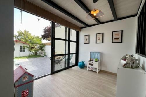 Sublime House With Garden In La Rochelle!