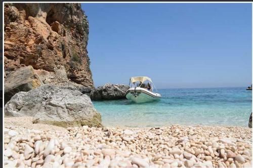 [sardegna] Villa????? Vista Mare Con Barca Privata