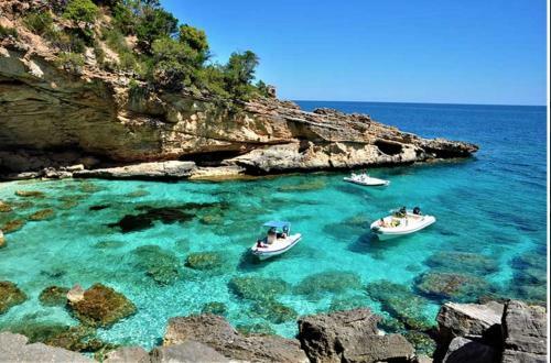 [sardegna] Villa????? Vista Mare Con Barca Privata