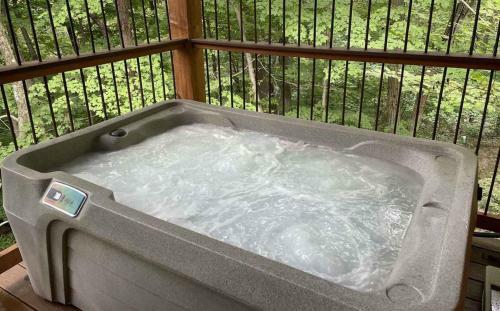 Skyview Treehouse A By Amish Country Lodging