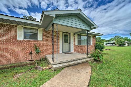 Charming Clayton Home About 4 Mi To Sardis Lake!