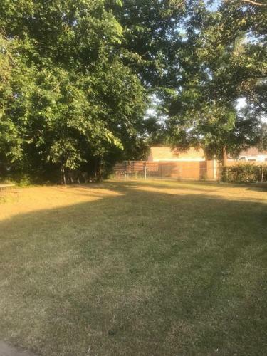 4 Plus Bed Home-groceries At Corner-ez 1 Mile To Post!